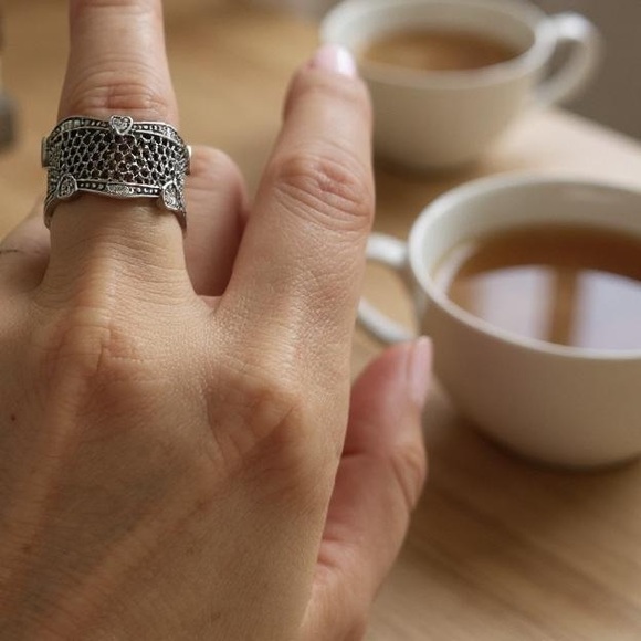 Silver plated mesh design ring size 5.5 With tiny hearts - Picture 1 of 7